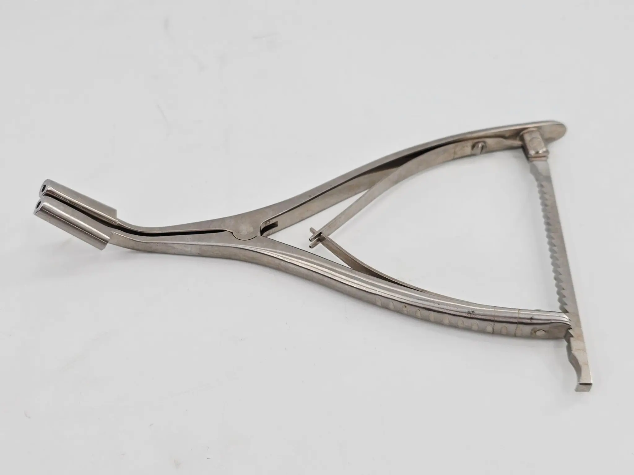 Stryker Trauma SA 45-80030 Variax Joint Distraction Forceps Closed-Arms 6-7/8" - Image 2