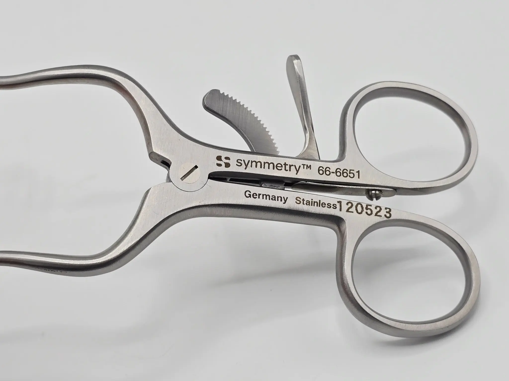 Symmetry Perkins 66-6651 Three Prong Retractor 5" Solid Blades - Image 2