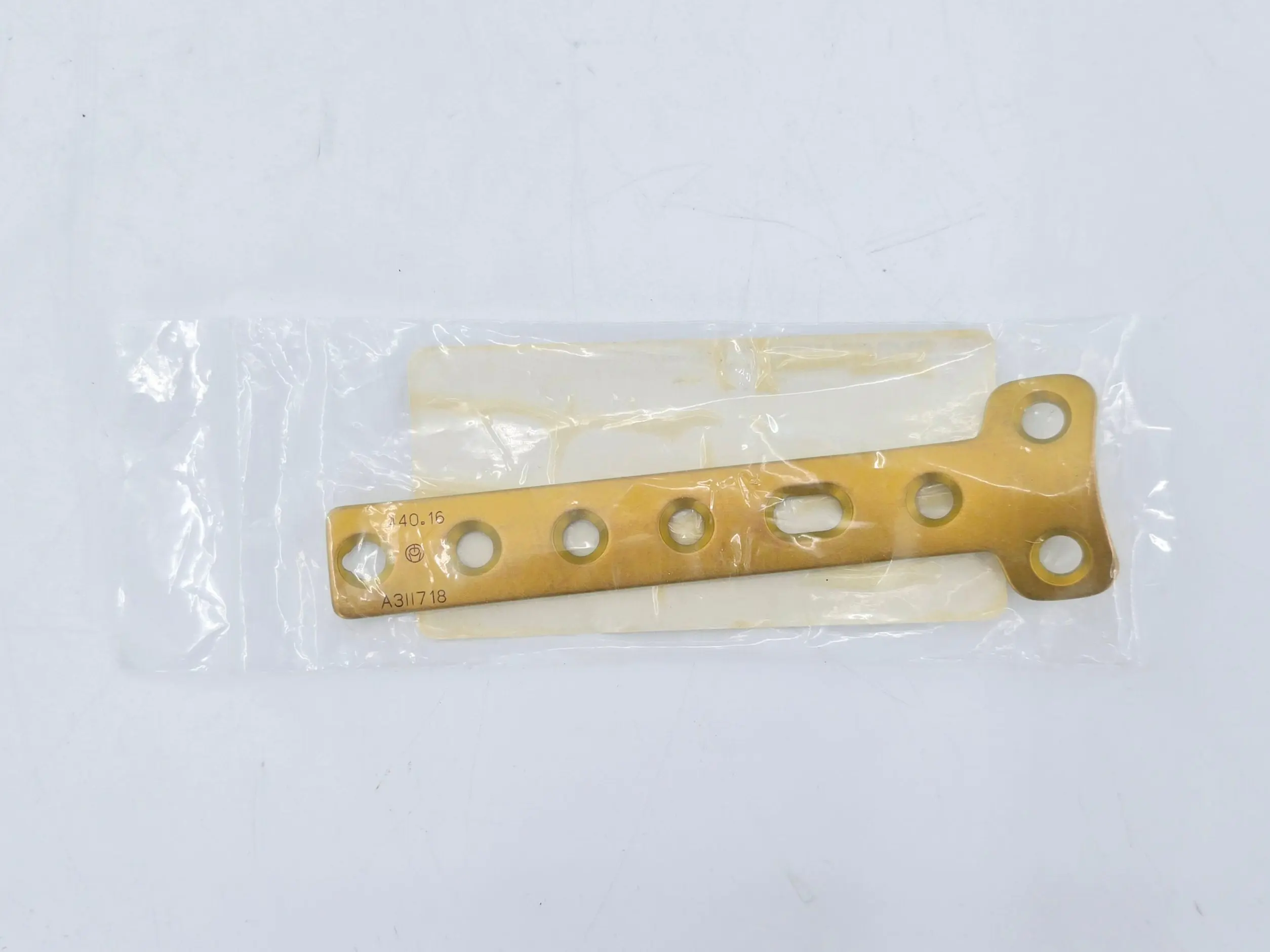 Synthes 440.16 Ti T-Plate 6 Holes 116mm - Image 3