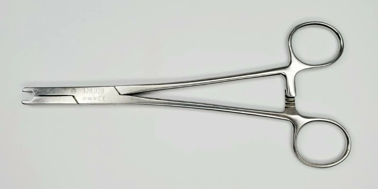 Synthes 328.028 6.0mm Scissor Grip Straight Holding Forceps 7-3/4" - Image 2
