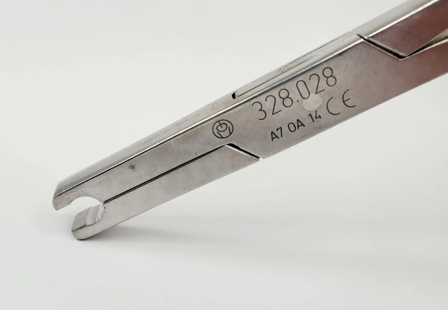 Synthes 328.028 6.0mm Scissor Grip Straight Holding Forceps 7-3/4" - Image 3