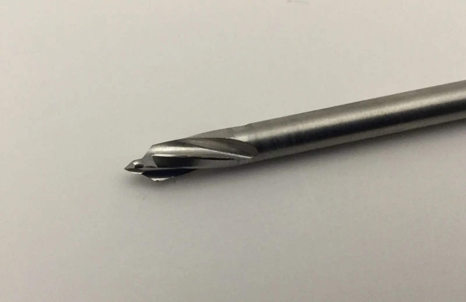Synthes 356.98 Three-Fluted Calibrated Surgical Drill Bit 4.0mm - Image 4