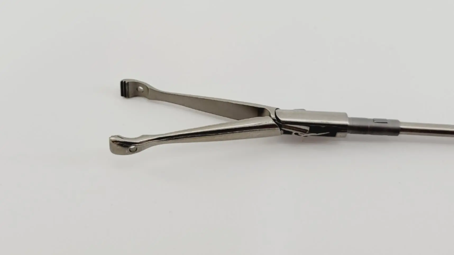 V. Mueller 256.61020B Babcock Grasper 5mm Insert 22" - Image 3