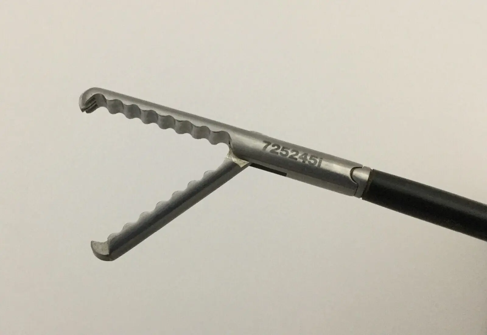V. Mueller 256.99 Endoclip Grasper Handle with Pilling 7252451 Insert 18" - Image 2