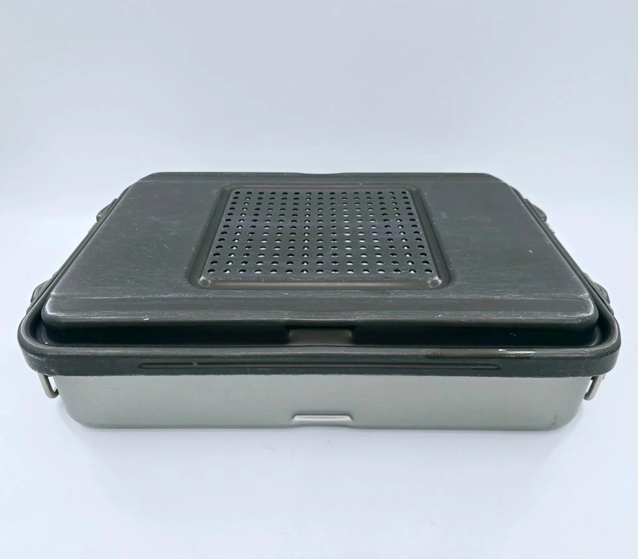 V. Mueller CD2-4B Genesis Mid-Length Sterilization Container w/ Lid & Tray 4" - Image 3