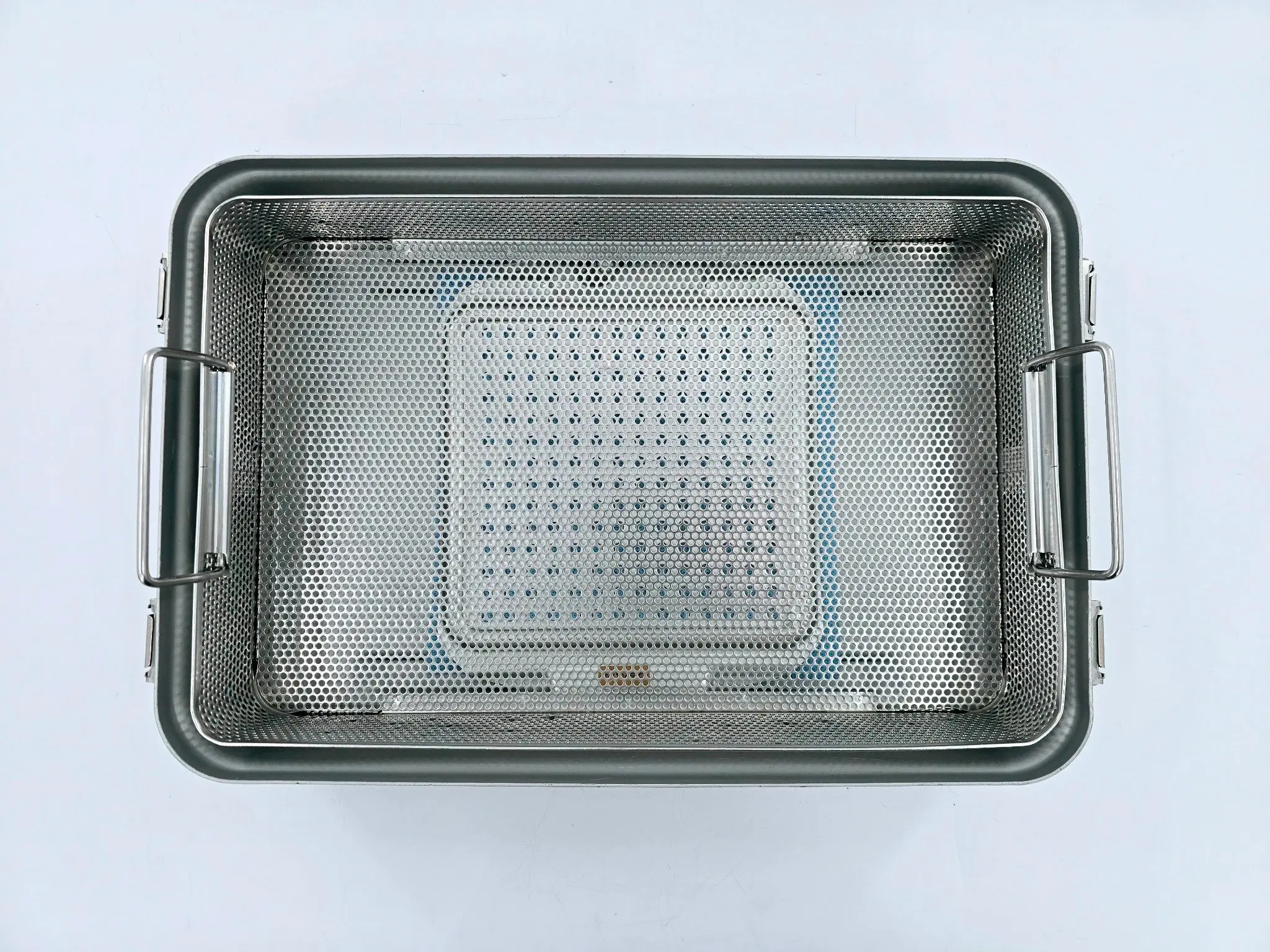 V. Mueller CD2-4B Genesis Mid-Length Sterilization Container w/ Lid & Tray 4" - Image 5