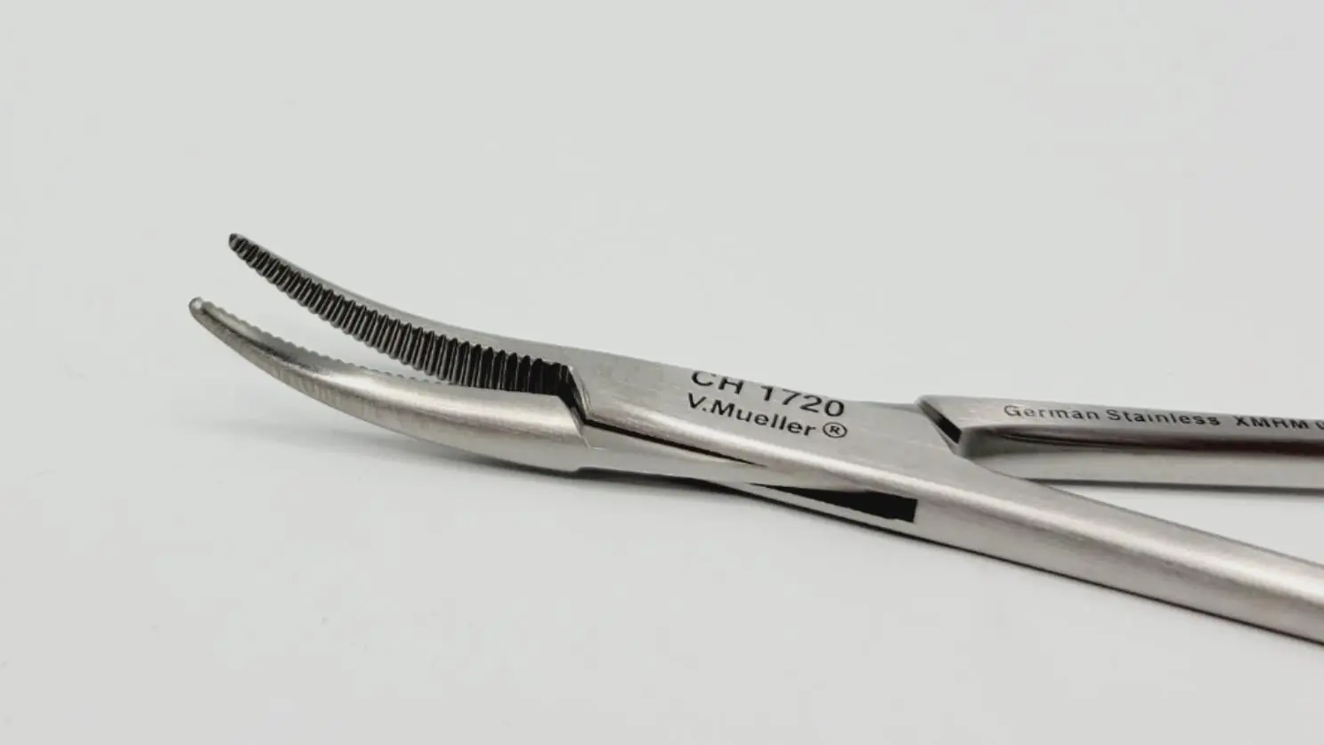 V. Mueller CH1720 Julian Thoracic Artery Forceps Slightly Curved Serrated - Image 5