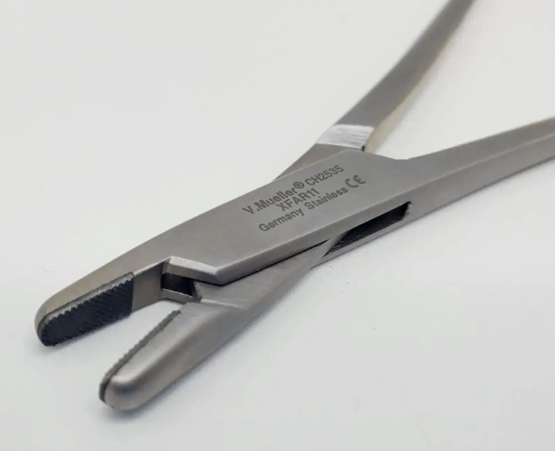 V. Mueller CH2535 Vital Rubio Twister Forceps Serrated 3,600 Teeth 5-1/4" - Image 3