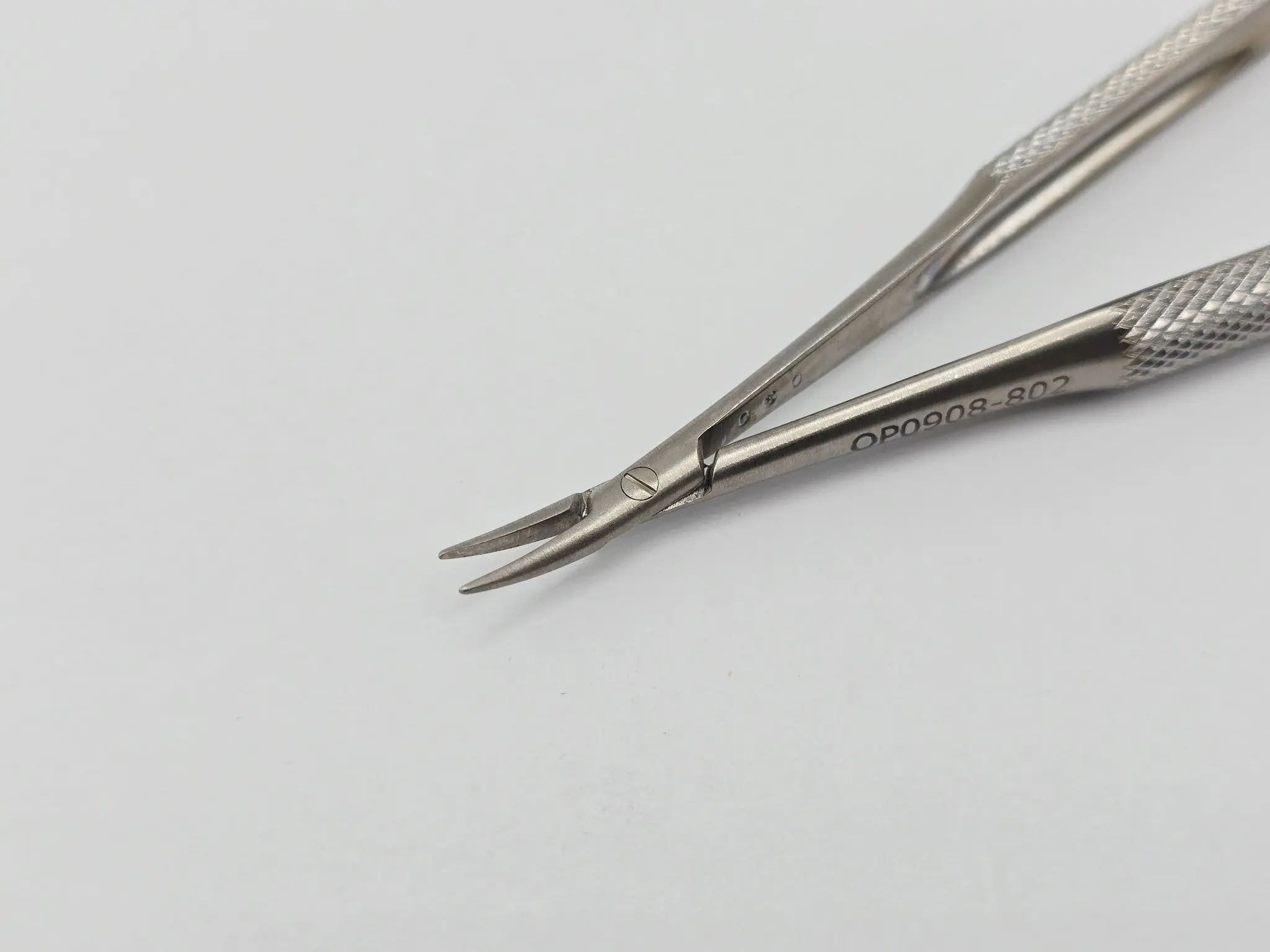 V Mueller OP0908-802 Cohan Mini Needle Holder Fine 8mm Jaws Curved - Image 3