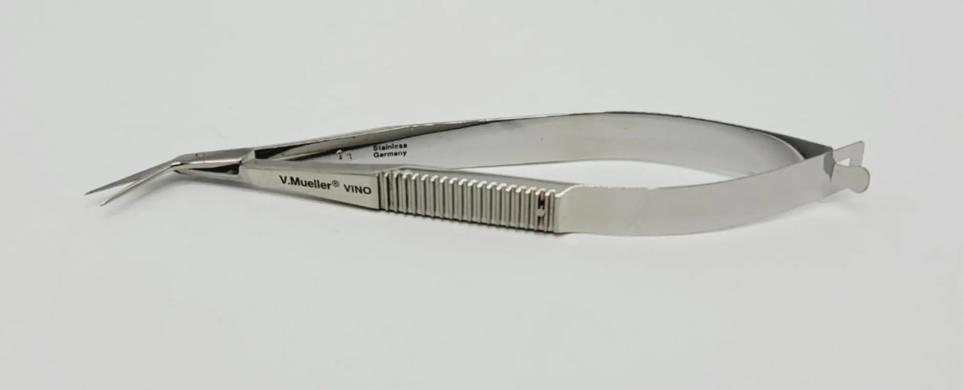 V. Mueller OP0917-801 Castroviejo Scissors Angled Blunt Flat Serrated 4-1/2" - Image 2