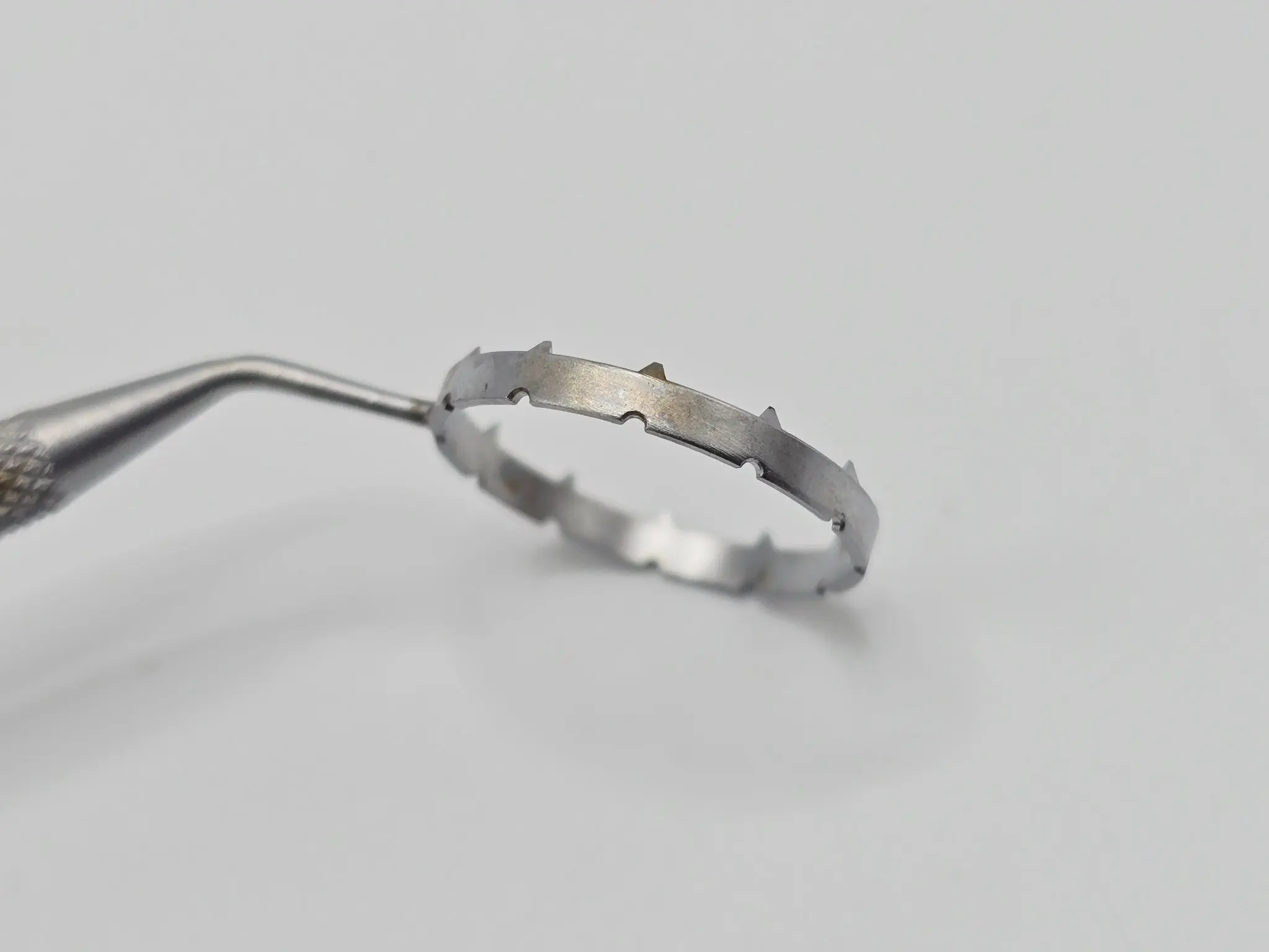 V.Mueller OP0924-881 Thornton Globe Fixation Ring Multiple Teeth 16mm Diameter - Image 3