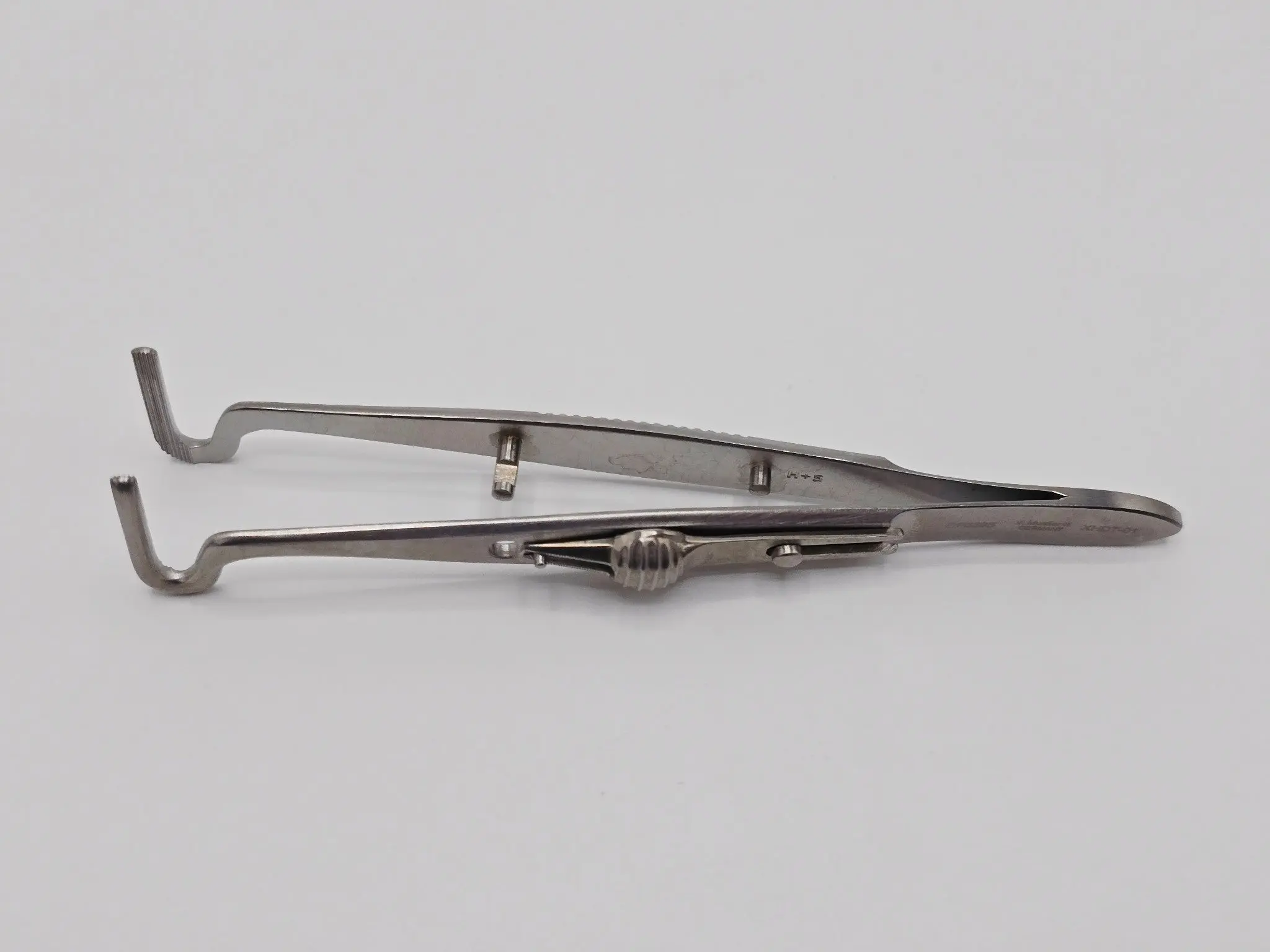 V.Mueller OP3895 Berke Ptosis Forecps Blades 20mm Wide Serrated Longitudinal - Image 2