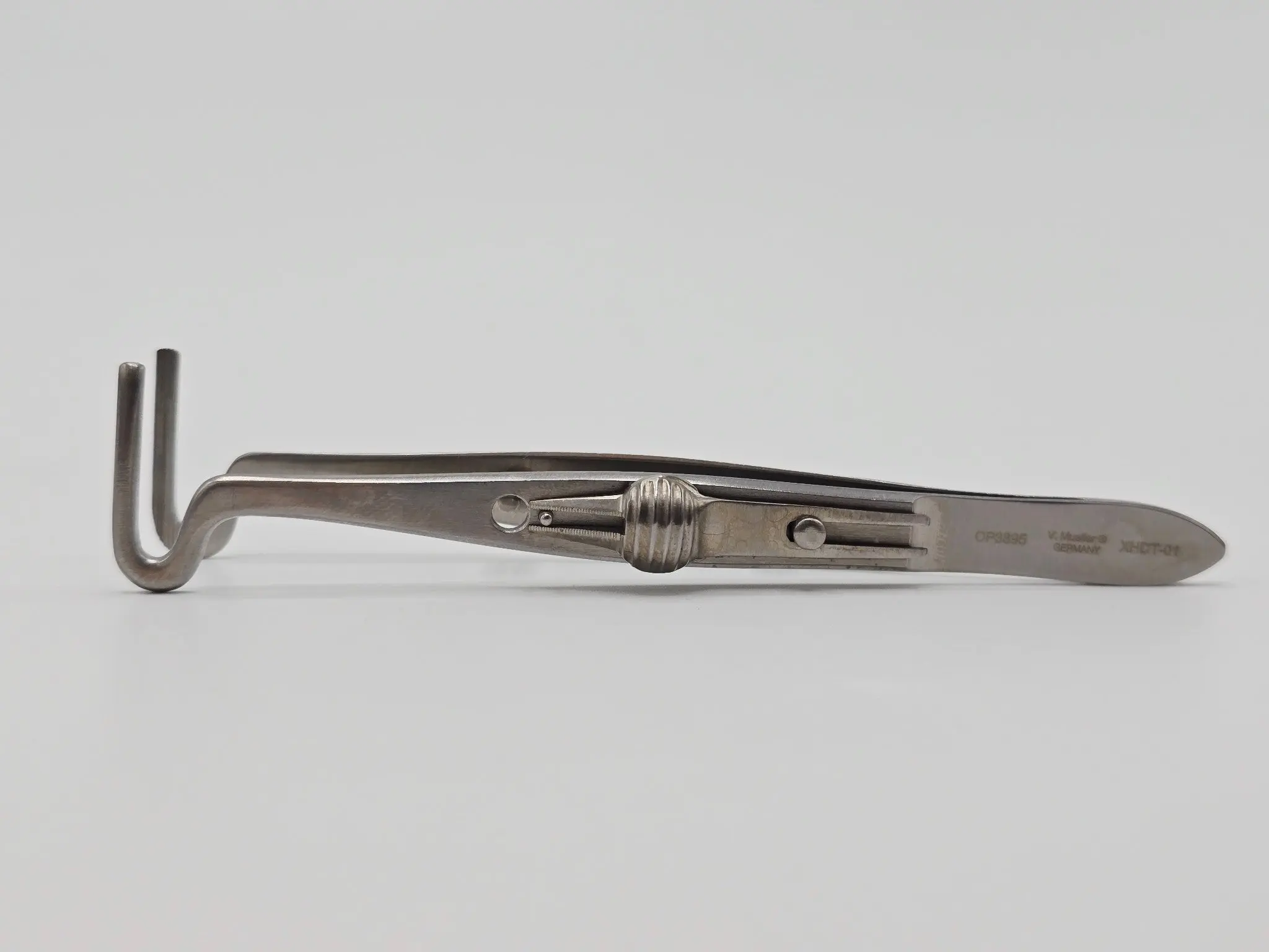 V.Mueller OP3895 Berke Ptosis Forecps Blades 20mm Wide Serrated Longitudinal - Image 3