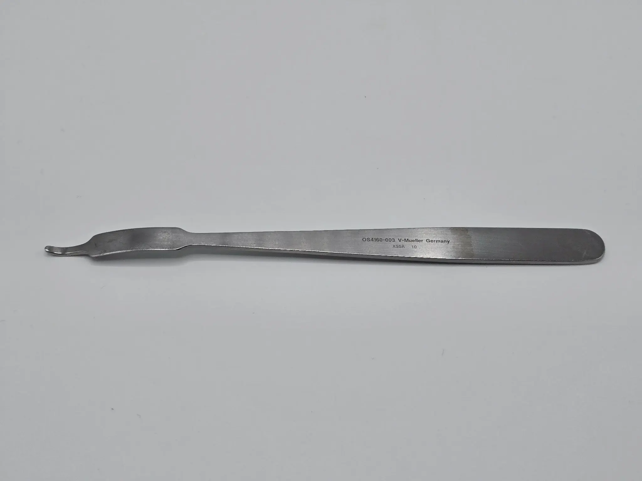 V. Mueller OS4160-003 Hohmann Retractor 8mm 6-1/4in Surgical Grade Instrument - Image 2