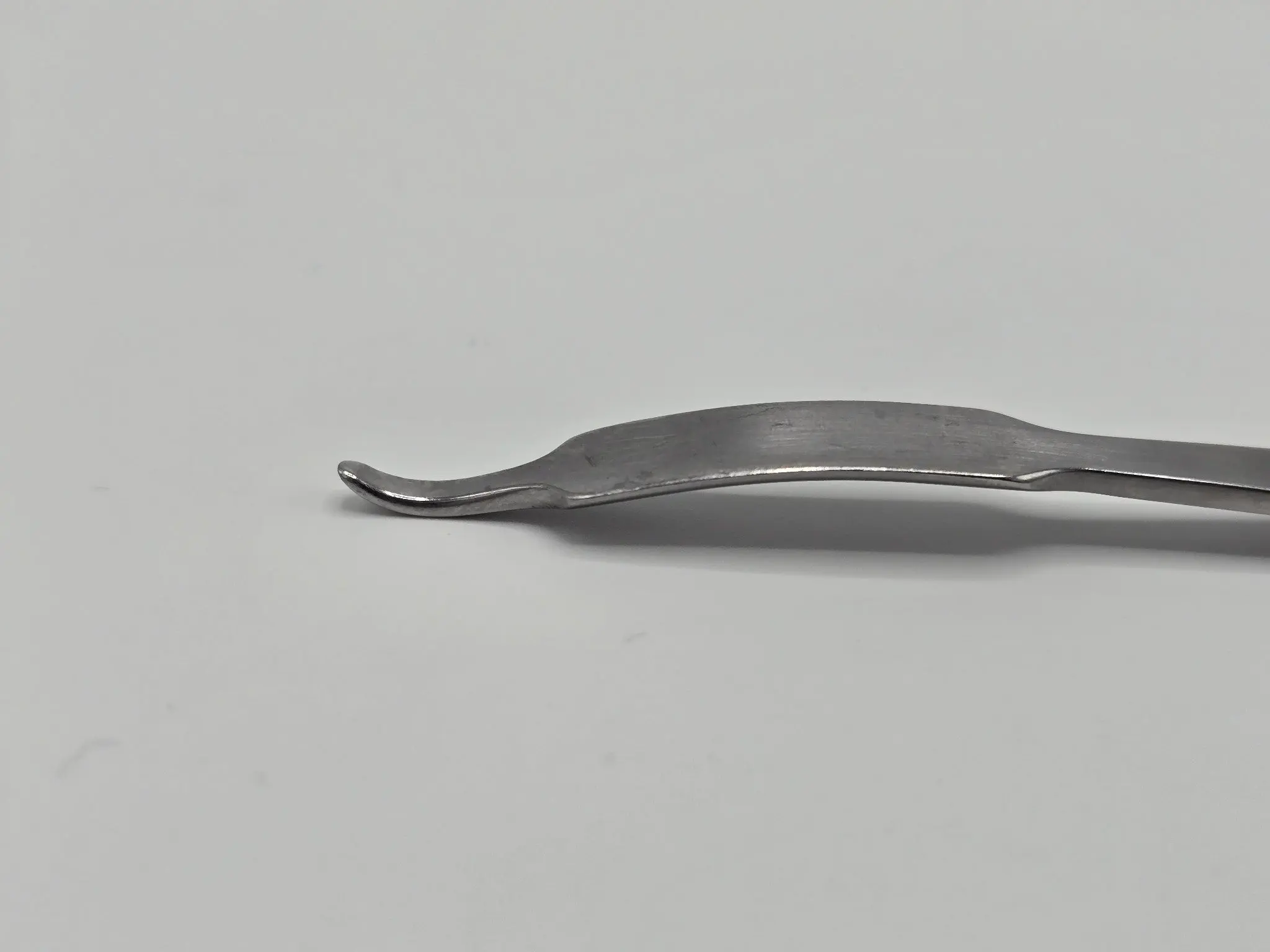 V. Mueller OS4160-003 Hohmann Retractor 8mm 6-1/4in Surgical Grade Instrument - Image 3