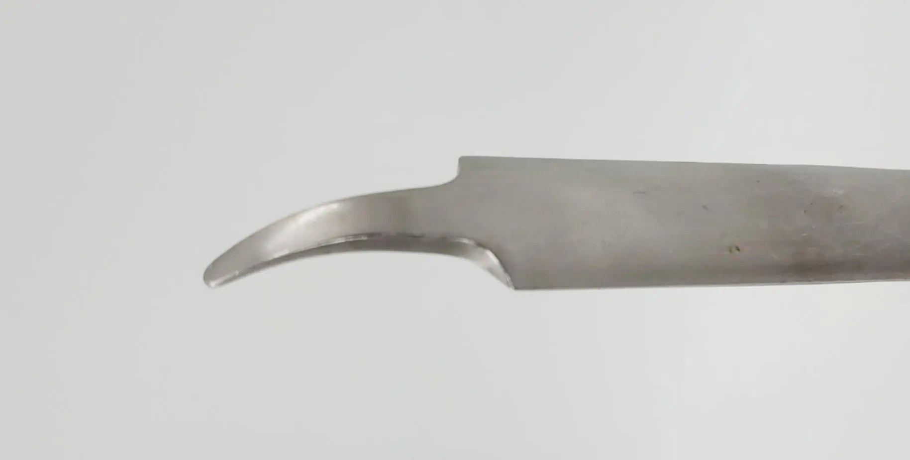 V. Mueller OS4160-012 Hohmann Retractor Blade 22mm Wide Curved 120° 16" - Image 2