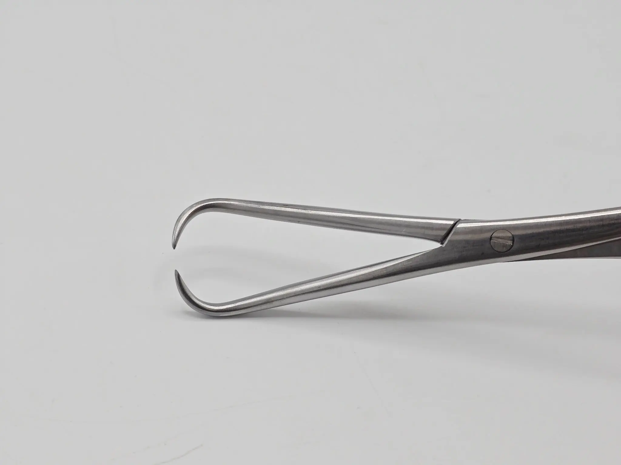 V. Mueller OS911-010 Bone Reduction Forceps Curved 1x1 Sharp Tip Prongs 8" - Image 3