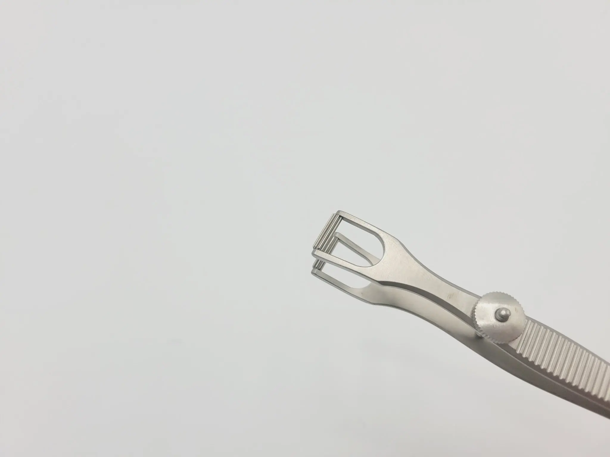 V. Mueller RH 2220 11m Bite Cottle Columella Clamp 4-1/2" - Image 4