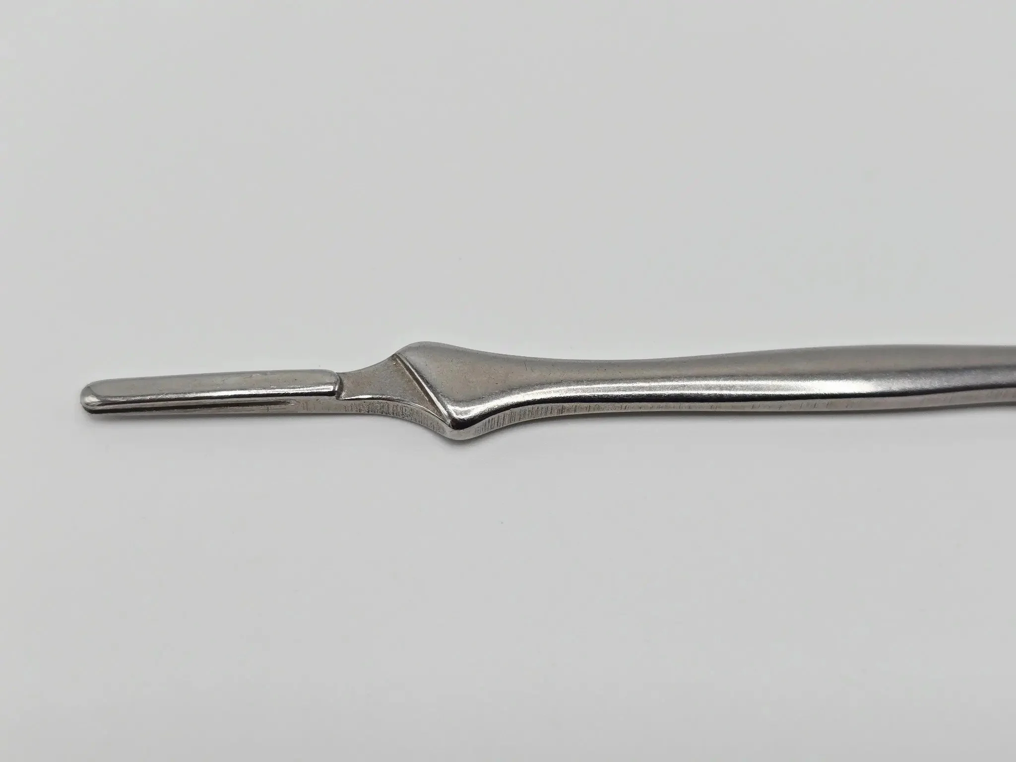 V. Mueller SU1407 Knife Handle No 7 Stainless Steel 6 3/8 Inch Surgical Tool - Image 3