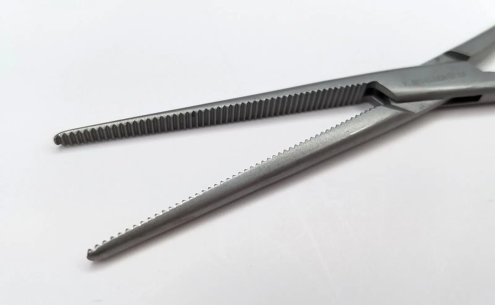 V. Mueller SU2752 Surgical Pean Straight Artery Forceps 7-1/4" - Image 2