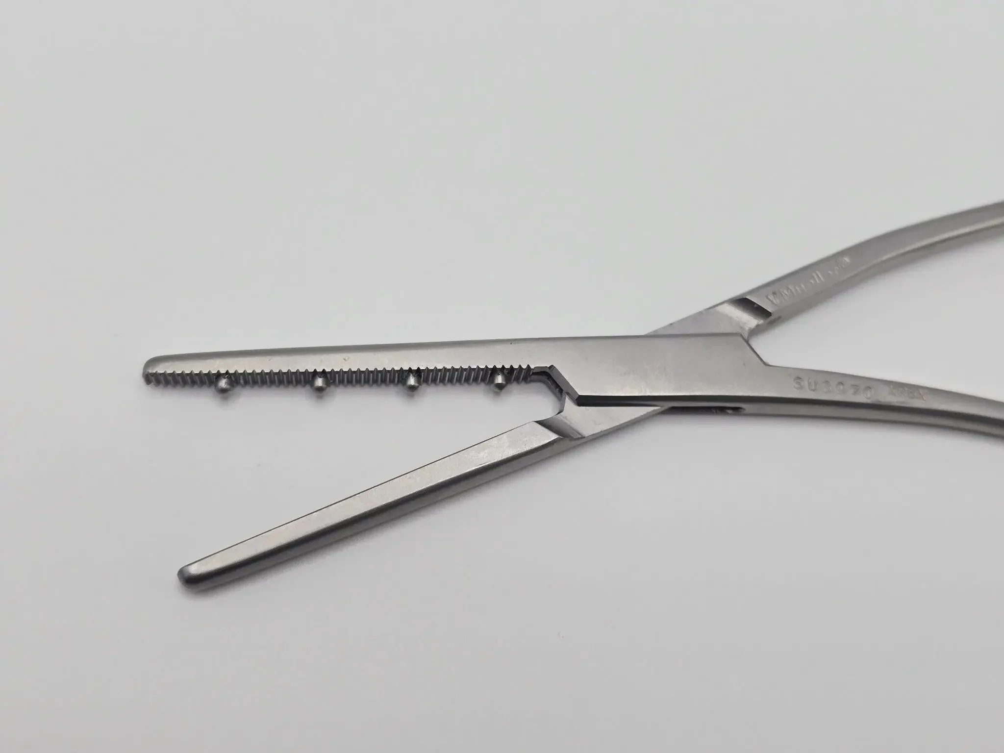 V. Mueller SU3970 Mastin Muscle Clamp 6.5 in Curved Shanks Surgical - Image 3