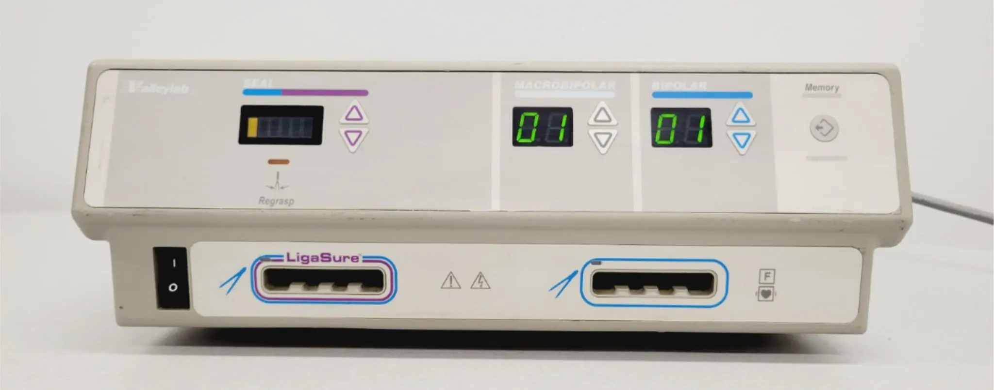 ValleyLab LigaSure Vessel Sealing System Ver 1.25 w/ Footswitch LS0300 "USED" - Image 2
