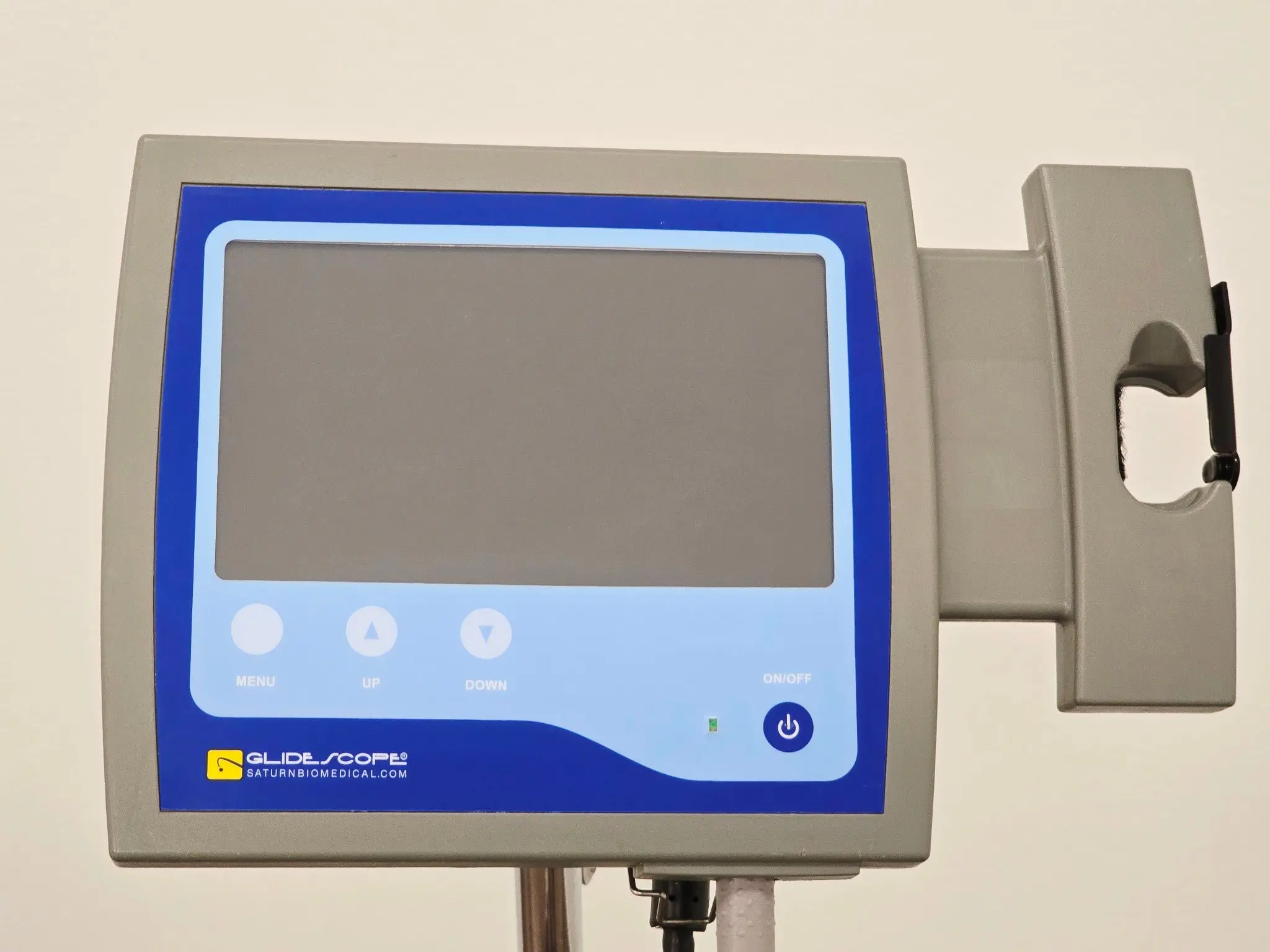 Verathon Glidescope Portable GVL Video Monitor with Two Laryngoscope Blades - Image 2