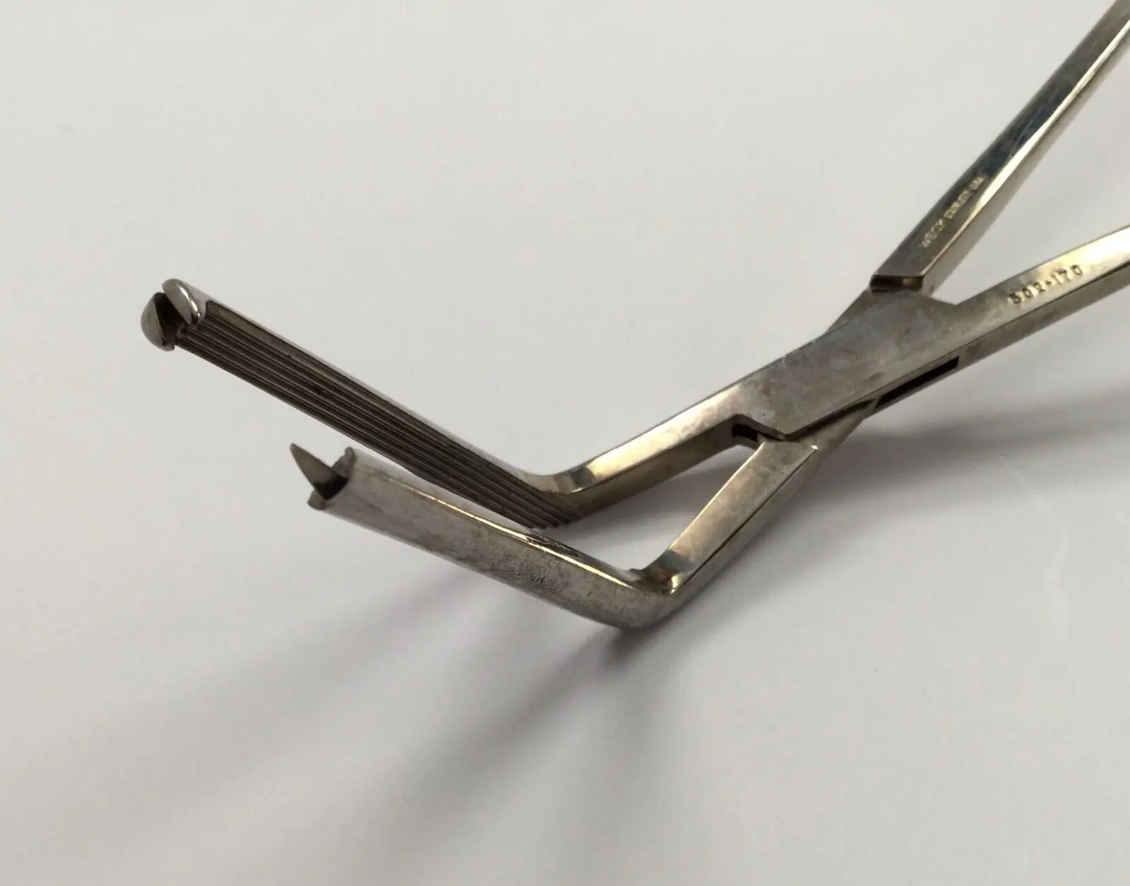 Weck 502170 Curved Hayes Surgical Clamp 11-3/4” - Image 4