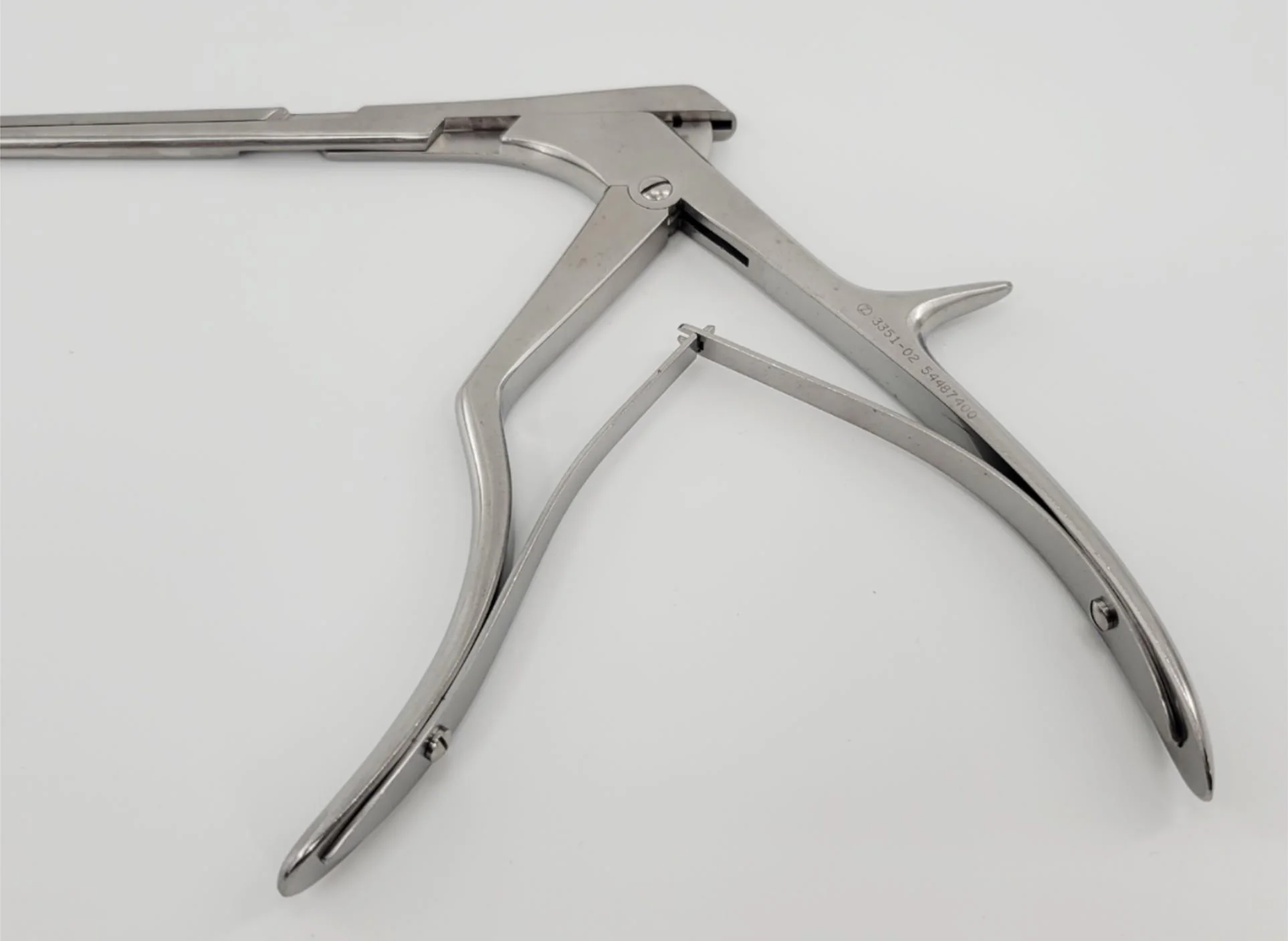 Zimmer 3351-02 Schlesinger Cervical Rongeur 3mm 90° Down Bite 10-1/2" - Image 4